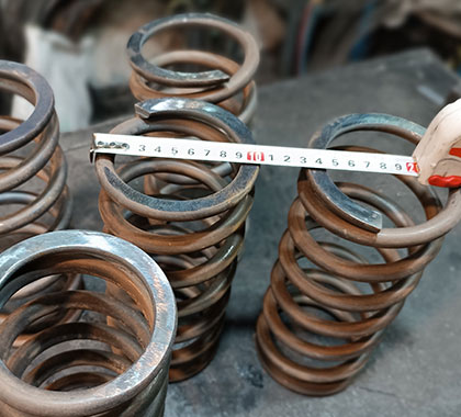 فنر فشاری قوی قطر 10 سانتیمتر از جنس فولاد